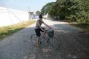 Carolien voelt zich ellendig op de fiets en kan niet meer lachen voor de camera